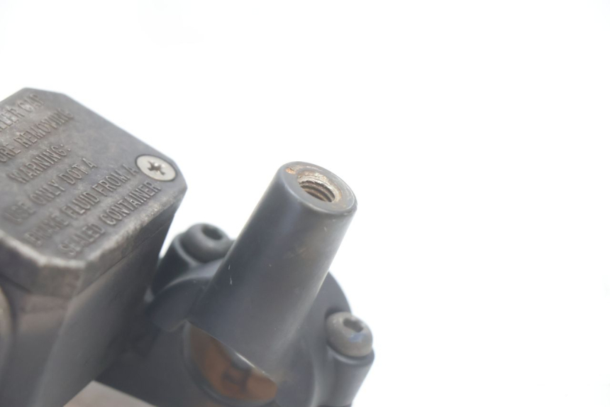 photo de FRONT MASTER CYLINDER YAMAHA XMAX X-MAX 125 (2006 - 2009) - Technical close-up