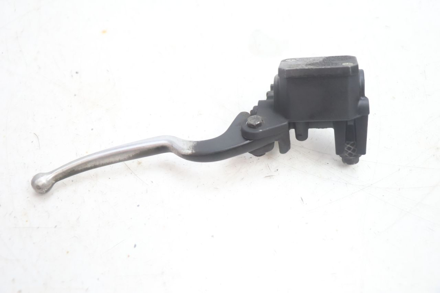 photo de FRONT MASTER CYLINDER YAMAHA XMAX X-MAX 125 (2006 - 2009) - Alternative perspective