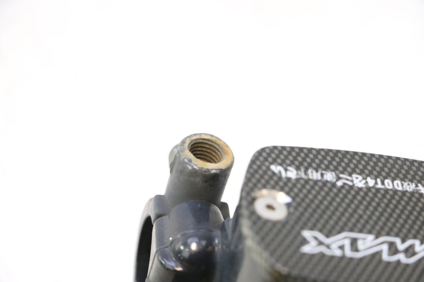photo de FRONT BRAKE MASTER CYLINDER YAMAHA XP T-MAX ABS 500 (2005 - 2005) - Fixing points details