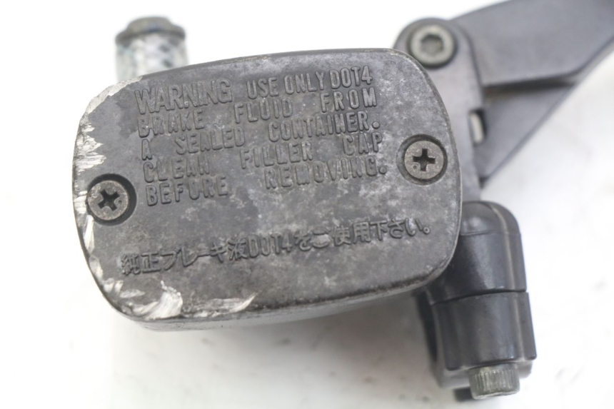 photo de FRONT BRAKE MASTER CYLINDER YAMAHA XP T-MAX TMAX 500 (2004 - 2007) - Alternative perspective