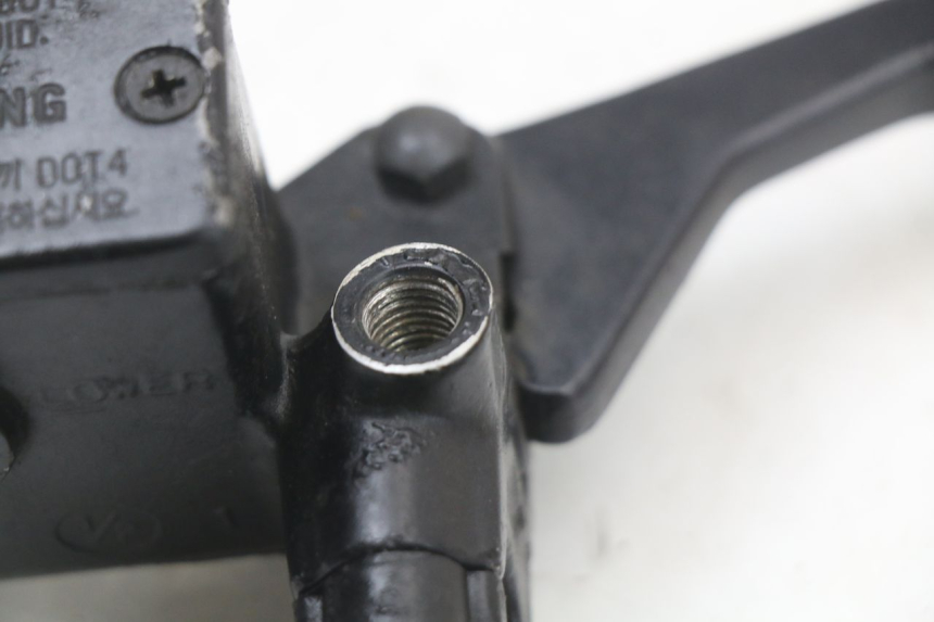 photo de Front master cylinder HYOSUNG XRX 125 (2000 - 2008) - Zoom on usage condition