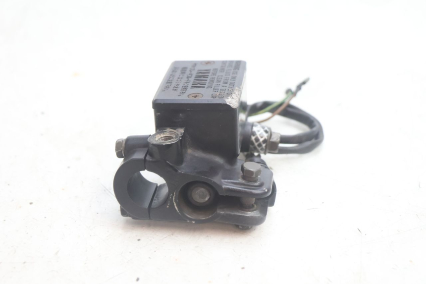 photo de FRONT BRAKE MASTER CYLINDER YAMAHA XV VIRAGO 535 (1988 - 2004) - Fixing points details
