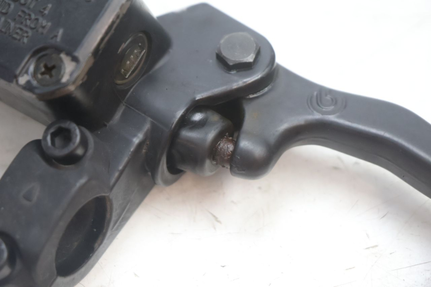 photo de FRONT BRAKE MASTER CYLINDER YAMAHA YP MAJESTY 125 (2002 - 2006) - Technical close-up