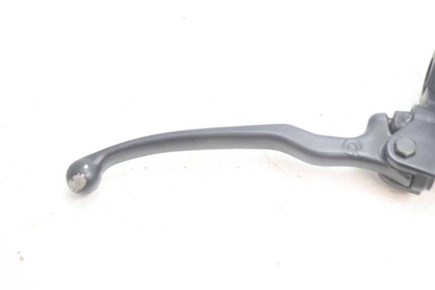 photo de FRONT BRAKE MASTER CYLINDER YAMAHA YP MAJESTY 125 (2002 - 2006) - Fixing points details