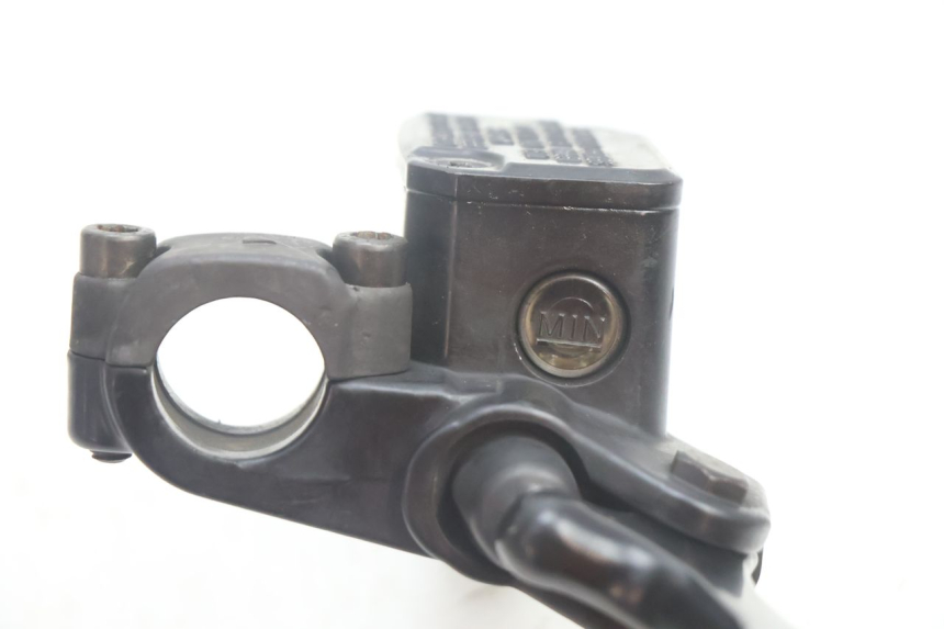photo de FRONT BRAKE MASTER CYLINDER YAMAHA YP MAJESTY 125 (2002 - 2006) - Fixing points details