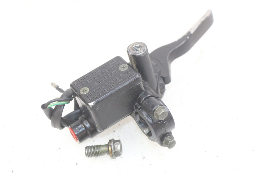 photo de FRONT BRAKE MASTER CYLINDER YIYING YY125T 125 (2006 - 2014) - Alternative perspective