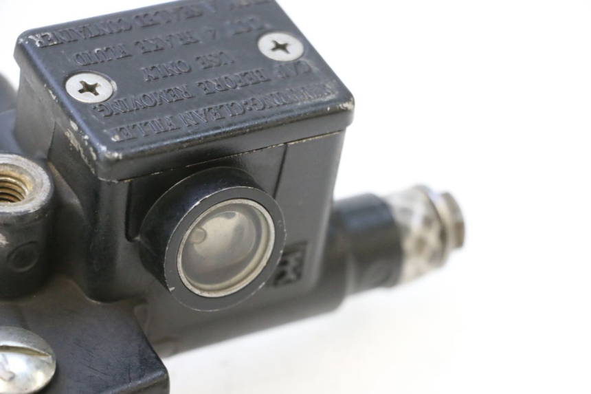 photo de FRONT BRAKE MASTER CYLINDER PIAGGIO ZIP 4T 50 (2018 - 2020) - Zoom on usage condition