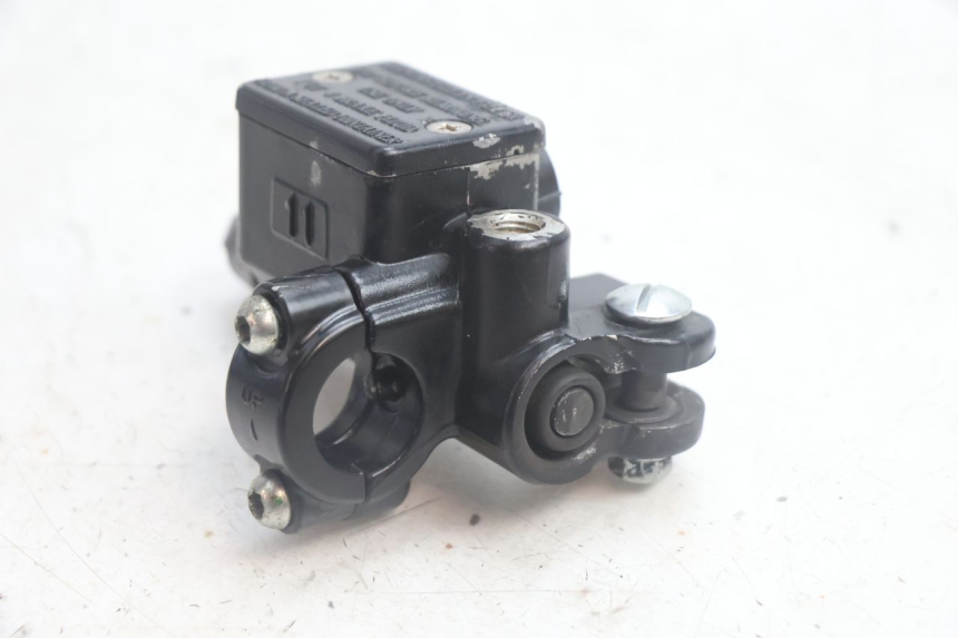 photo de FRONT BRAKE MASTER CYLINDER PIAGGIO ZIP IGET 4T 50 (2021 - 2023) - Technical close-up