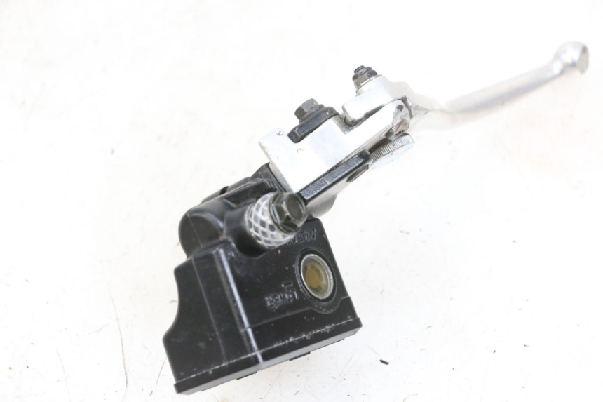 photo de FRONT BRAKE MASTER CYLINDER KAWASAKI ZR 7 750 (1999 - 2004) - Alternative perspective