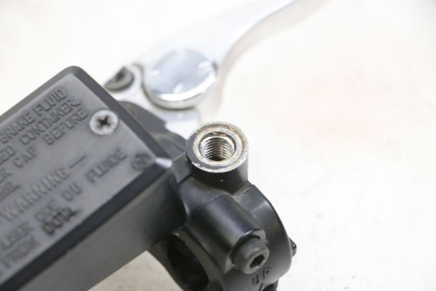 photo de FRONT BRAKE MASTER CYLINDER KAWASAKI ZR 7 750 (1999 - 2004) - Surface and material condition