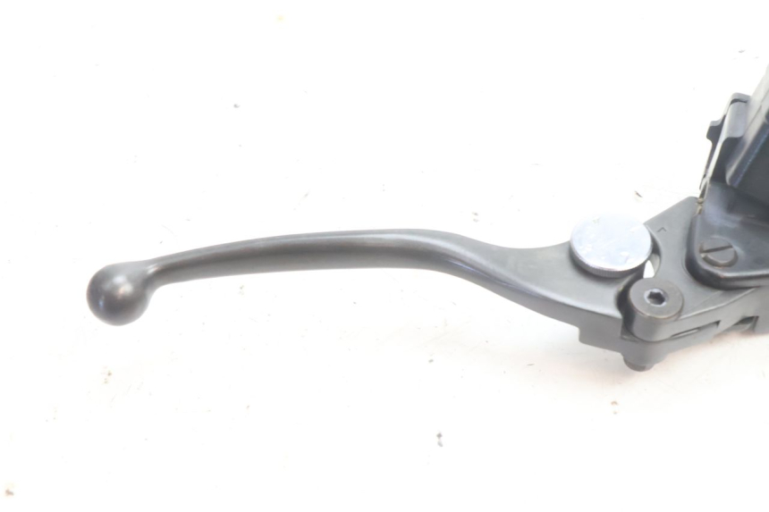 photo de FRONT BRAKE MASTER CYLINDER KAWASAKI ZZR 600 (1995 - 2004) - Technical close-up