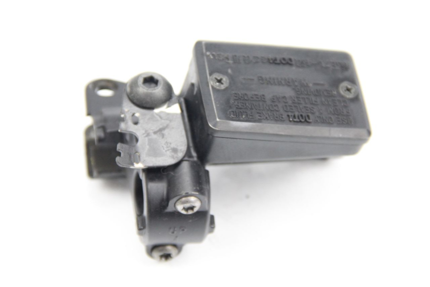photo de CLUTCH MASTER CYLINDER YAMAHA FJR ABS 1300 (2006 - 2012) - Zoom on usage condition