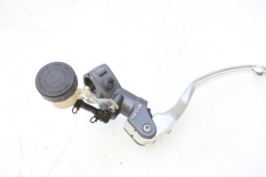photo de CLUTCH MASTER CYLINDER DUCATI SS IE DS CARENEE 1000 (2002 - 2006) - Technical close-up