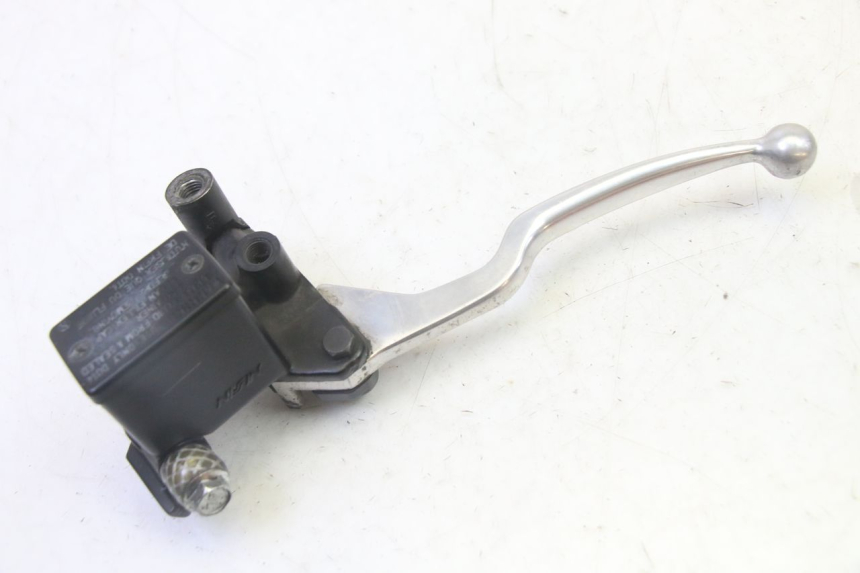 photo de REAR BRAKE MASTER CYLINDER SUZUKI BURGMAN 125 (2007 - 2014) - Technical close-up