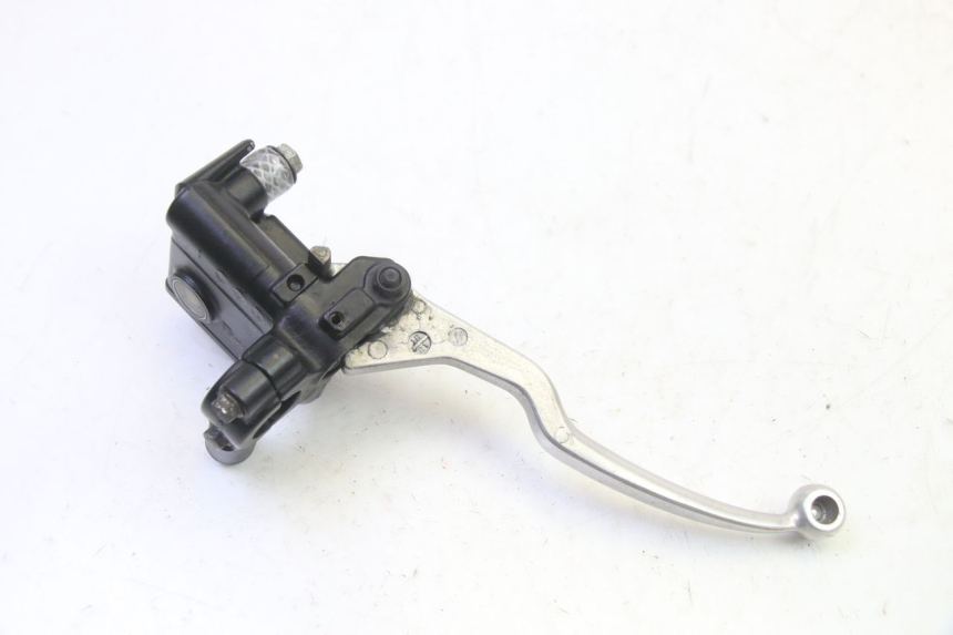 photo de REAR BRAKE MASTER CYLINDER SUZUKI BURGMAN 125 (2007 - 2014) - Fixing points details