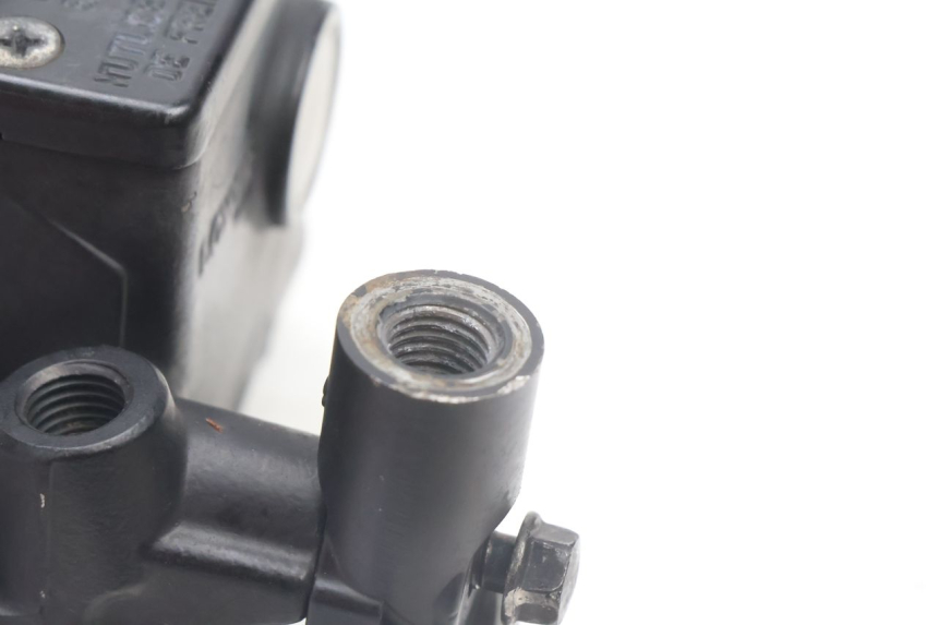 photo de REAR BRAKE MASTER CYLINDER SUZUKI BURGMAN 125 (2007 - 2014) - Technical close-up