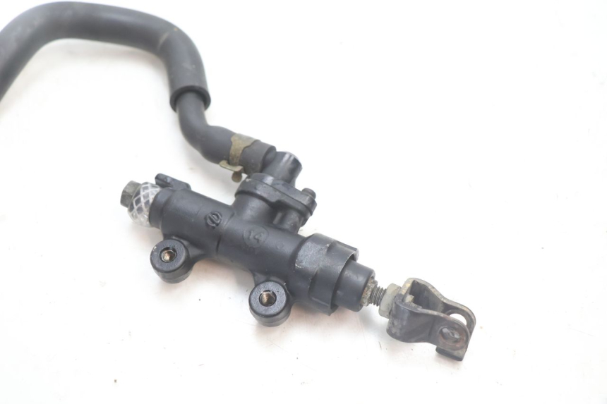 photo de REAR BRAKE MASTER CYLINDER HONDA CB F HORNET 600 (2005 - 2006) - Alternative perspective