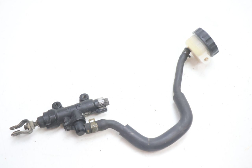 photo de REAR BRAKE MASTER CYLINDER HONDA CB F HORNET 600 (2005 - 2006) - Technical close-up