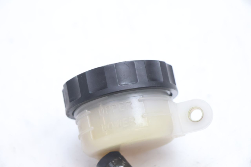 photo de REAR BRAKE MASTER CYLINDER HONDA CB F HORNET 600 (2005 - 2006) - Fixing points details