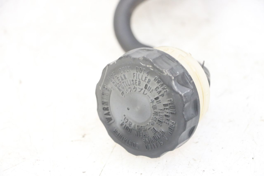 photo de REAR BRAKE MASTER CYLINDER HONDA CBF 500 (2004 - 2007) - Alternative perspective