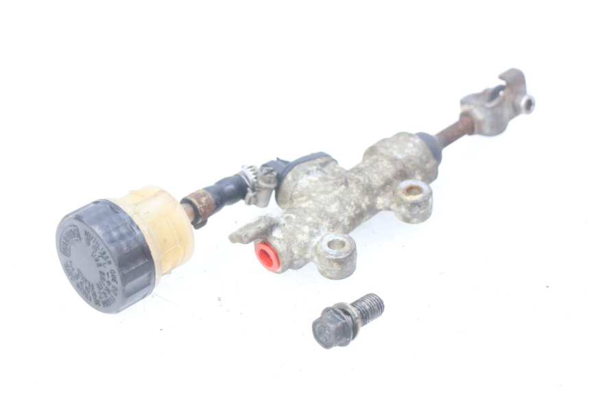 photo de REAR BRAKE MASTER CYLINDER HONDA CBR RR FIREBLADE 900 (1992 - 1994) - Zoom on usage condition