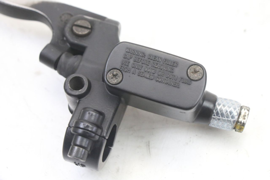 photo de REAR BRAKE MASTER CYLINDER PEUGEOT ELYSTAR 50 (2002 - 2014) - Zoom on usage condition
