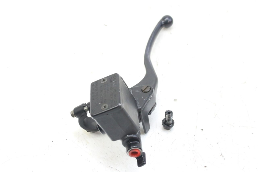 photo de REAR BRAKE MASTER CYLINDER HONDA FES S-WING SWING ABS 125 (2007 - 2015) - Zoom on usage condition