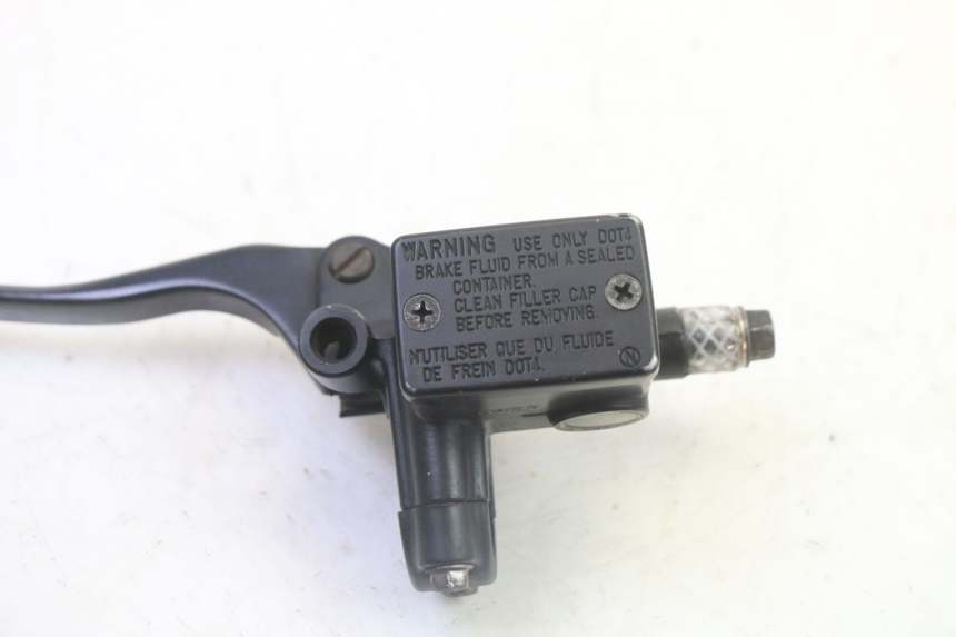 photo de REAR BRAKE MASTER CYLINDER HONDA FES S-WING SWING ABS 125 (2007 - 2015) - Zoom on usage condition