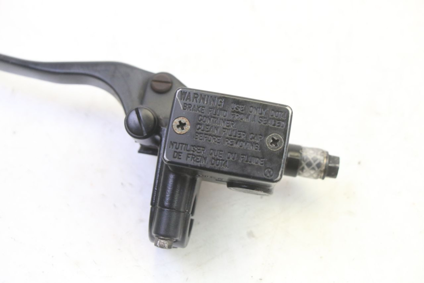 photo de REAR BRAKE MASTER CYLINDER HONDA FES S-WING SWING ABS 125 (2007 - 2015) - Zoom on usage condition