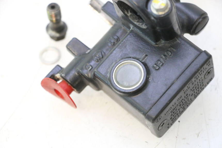 photo de REAR BRAKE MASTER CYLINDER HONDA FORZA 125 (2015 - 2016) - Technical close-up