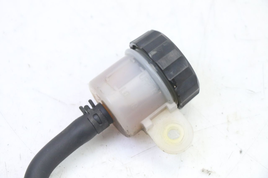 photo de REAR BRAKE MASTER CYLINDER YAMAHA FZ6 FAZER S2 600 (2007 - 2011) - Alternative perspective