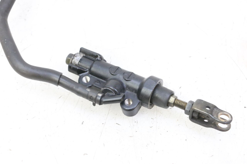 photo de REAR BRAKE MASTER CYLINDER YAMAHA FZ6 N FAZER 600 (2004 - 2006) - Fixing points details