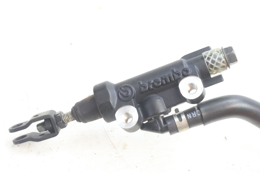 photo de REAR BRAKE MASTER CYLINDER YAMAHA FZ8 800 (2010 - 2016) - Fixing points details