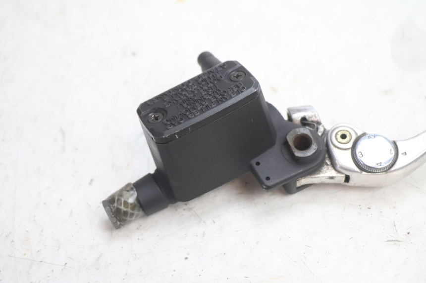 photo de REAR BRAKE MASTER CYLINDER GILERA GP 800 (2007 - 2013) - Fixing points details