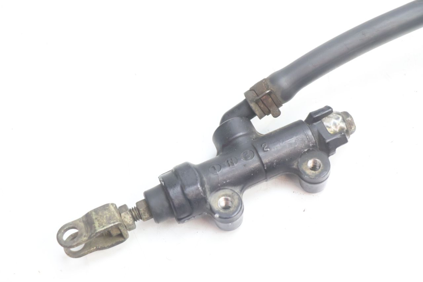 photo de REAR BRAKE MASTER CYLINDER KAWASAKI GPX F ZX750F 750 (1986 - 1990) - Fixing points details
