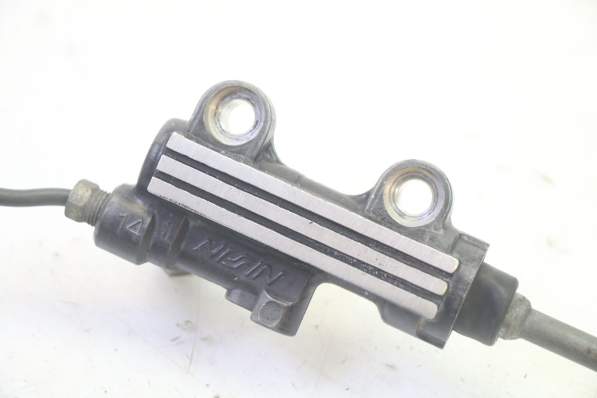 photo de REAR BRAKE MASTER CYLINDER KAWASAKI GPZ RX 1000 (1986 - 1988) - Alternative perspective