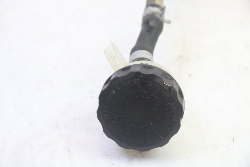 photo de REAR BRAKE MASTER CYLINDER KAWASAKI GPZ RX 1000 (1986 - 1988) - Technical close-up