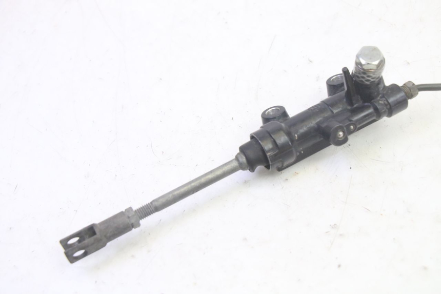 photo de REAR BRAKE MASTER CYLINDER KAWASAKI GPZ RX 1000 (1986 - 1988) - Fixing points details