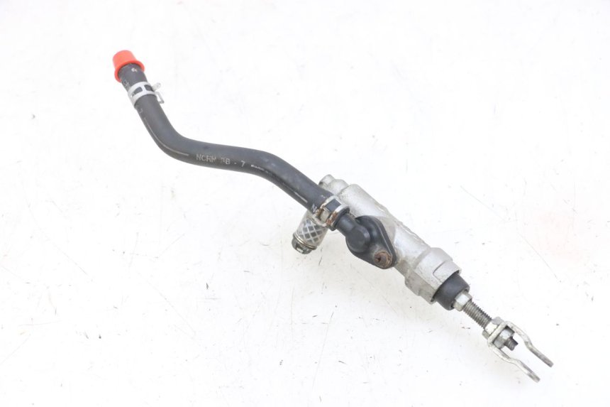 photo de REAR BRAKE MASTER CYLINDER SUZUKI GSF N BANDIT 600 (1996 - 1999) - Component detail