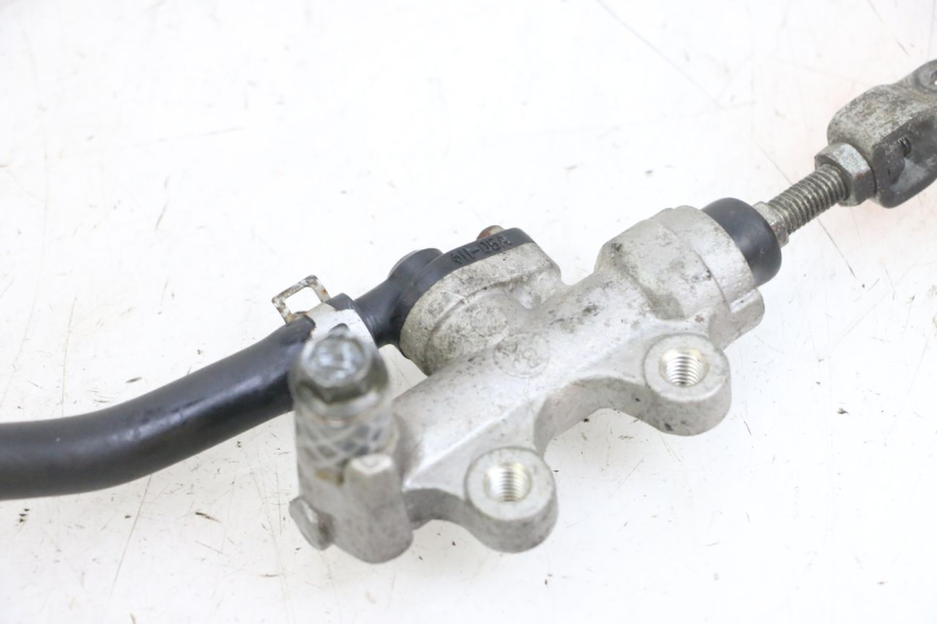 photo de REAR BRAKE MASTER CYLINDER SUZUKI GSF N BANDIT 600 (1996 - 1999) - Technical close-up