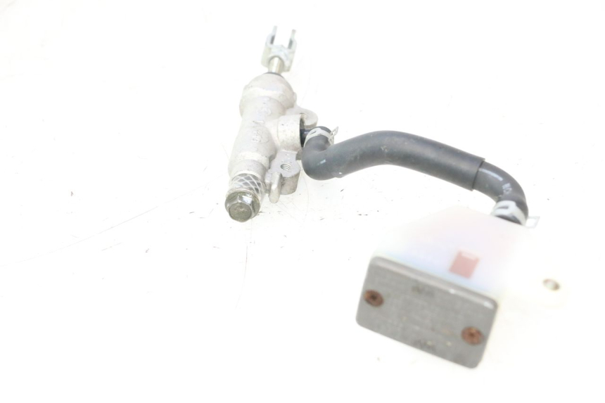 photo de REAR BRAKE MASTER CYLINDER SUZUKI GSR 600 (2005 - 2012) - Alternative perspective
