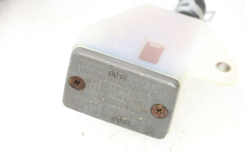 photo de REAR BRAKE MASTER CYLINDER SUZUKI GSR 600 (2005 - 2012) - Technical close-up