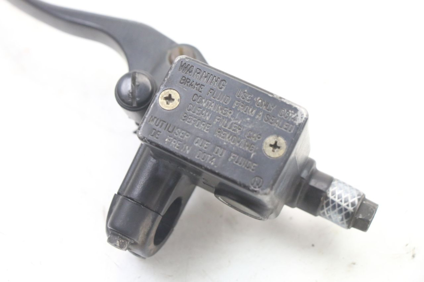 photo de REAR BRAKE MASTER CYLINDER HONDA FES S-WING SWING ABS 125 (2007 - 2015) - Zoom on usage condition