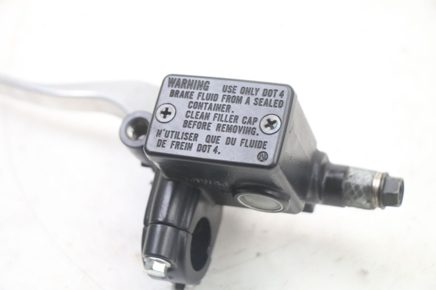 photo de REAR BRAKE MASTER CYLINDER HONDA FORZA 125 (2021 - 2025) - Zoom on usage condition