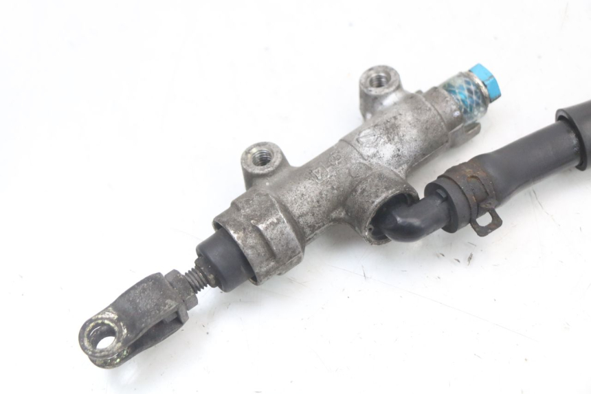 photo de REAR BRAKE MASTER CYLINDER KAWASAKI ZR7 ZR-7 S 750 (1999 - 2004) - Fixing points details