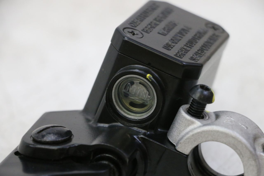 photo de REAR BRAKE MASTER CYLINDER PIAGGIO MP3 HPE 310 (2024 - 2025) - Alternative perspective