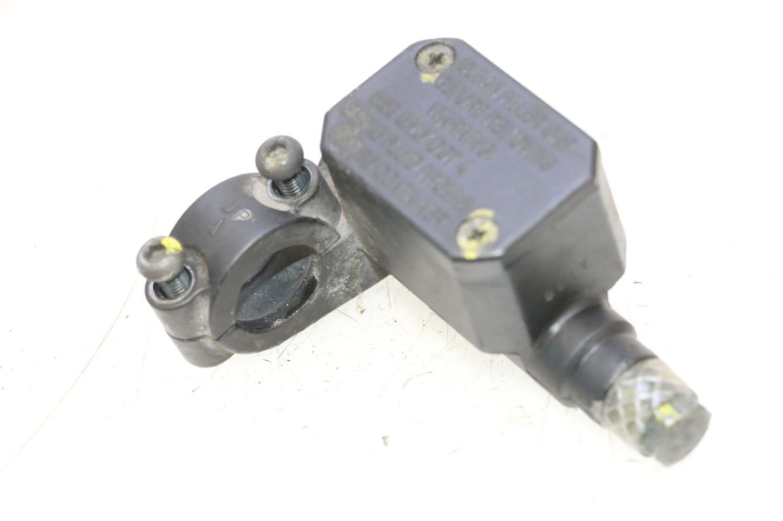 photo de REAR BRAKE MASTER CYLINDER PIAGGIO MP3 RL 250 (2006 - 2010) - Technical close-up