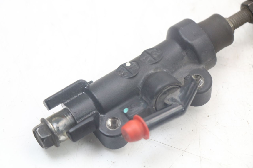 photo de REAR BRAKE MASTER CYLINDER YAMAHA MT-07 MT07 ABS 700 (2014 - 2017) - Fixing points details