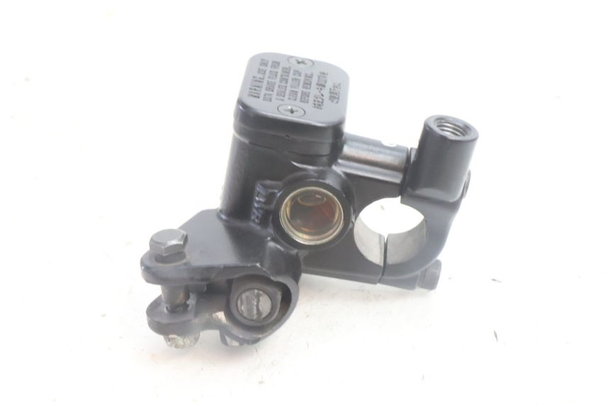 photo de REAR BRAKE MASTER CYLINDER YAMAHA N-MAX NMAX 125 (2021 - 2024) - Technical close-up