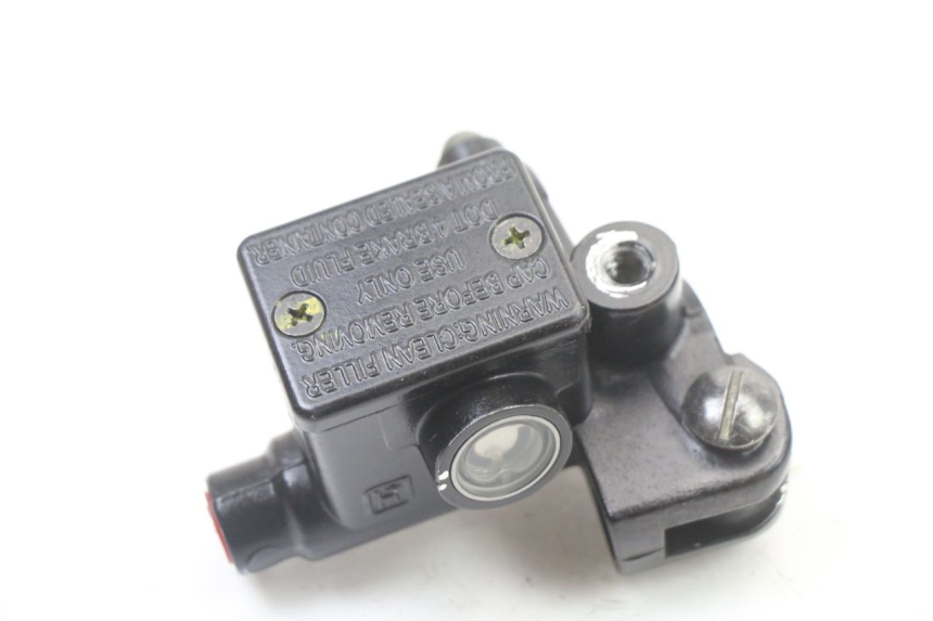 photo de REAR BRAKE MASTER CYLINDER PIAGGIO NRG POWER PUREJET 50 (2018 - 2021) - Alternative perspective